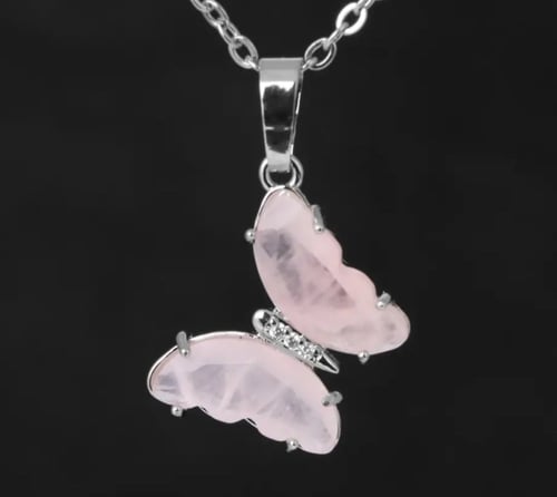 قلادة فراشه من حجر روز كوارتز ( Rose Quartz ) ذهبي...