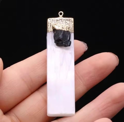 قلادة حجر السلينايت