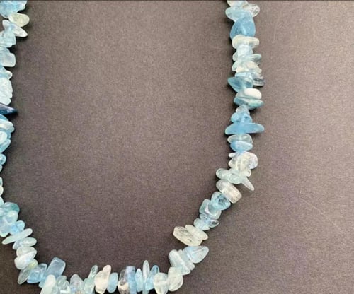 عقد شوكر من حجر اكوامارين خام ( Aquamarine )