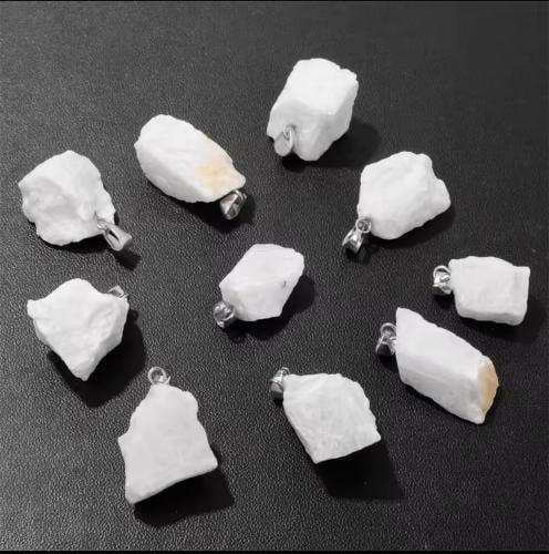 قلادة حجر القمر الخام