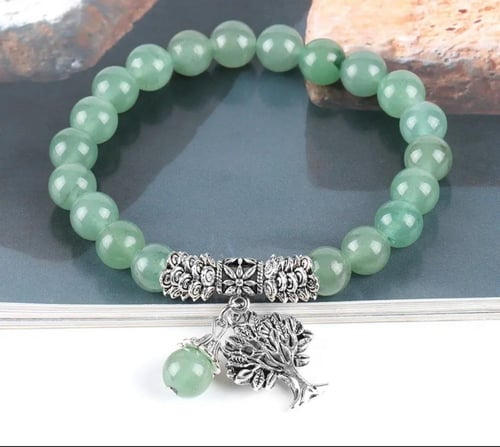 اسورة افنتورين مع قلادة شجرة الحياة