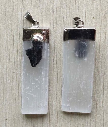 قلادة حجر السلينايت