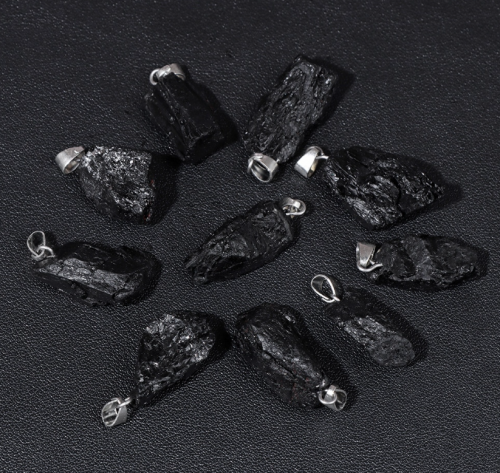 قلادة تورمالين خام