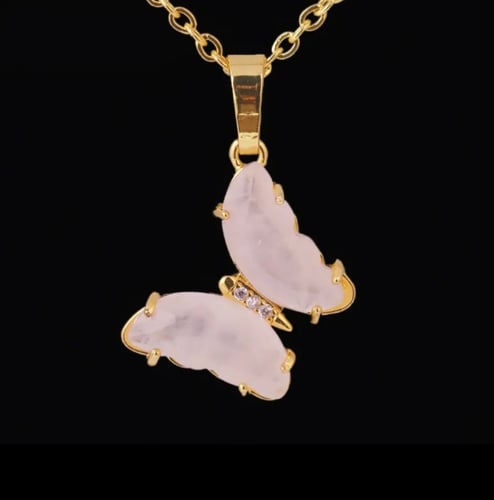 قلادة فراشه من حجر روز كوارتز ( Rose Quartz ) ذهبي...