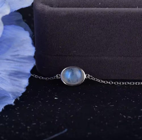 اسورة من حجر القمر فضة عيار 925