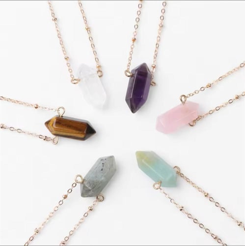 قلادة حجر لابرادورايت - الطاووس