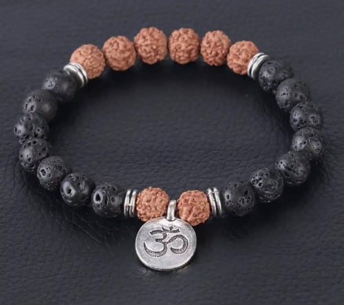 اسورة من حجر اللافا الاسود