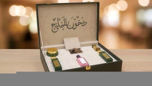 عطرين من اختيارك + وقية عود مروكي فاخر +ربع تولالة...