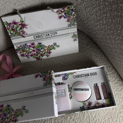 مجموعة كريستن ديور