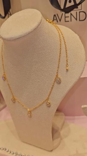 شوكر ذهبي انيق