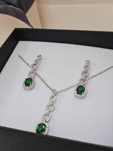 طقم زركون بفص اخضر