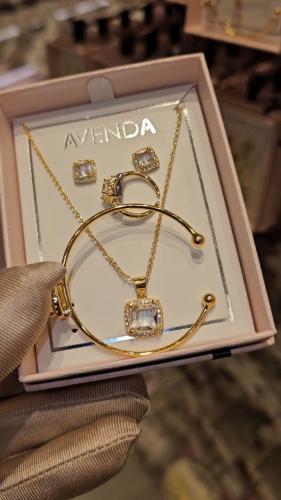 طقم اطفال مطلي ذهب