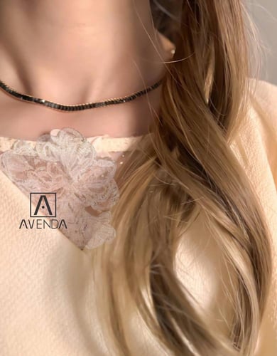 شوكر ذهبي واسود