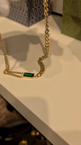 سلسال فاخر مطلي بفص لون اخضر