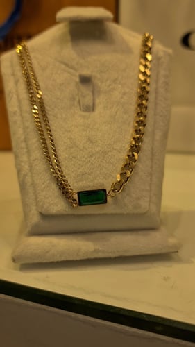 سلسال فاخر مطلي بفص لون اخضر