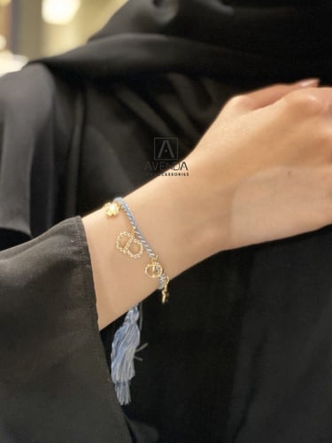 اساور خيوط ملونة