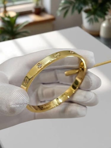 اسورة فاخرة