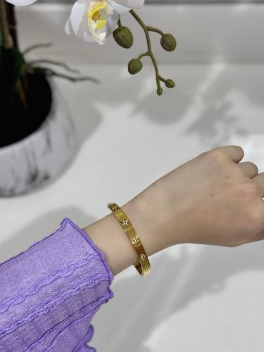 اسورة فاخرة