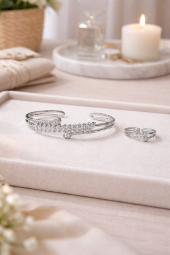 اسورة مع خاتم فضي