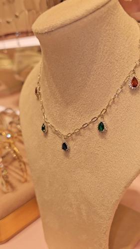 شوكر أنيق فضي