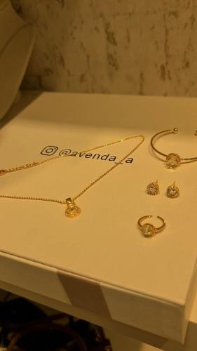 طقم اطفال مطلي ذهب