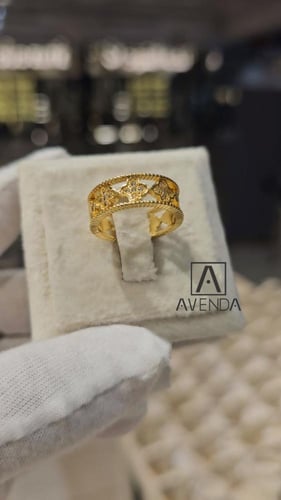 خاتم الزهرة ذهبي او فضي.