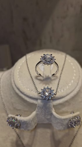 طقم ناعم فضي