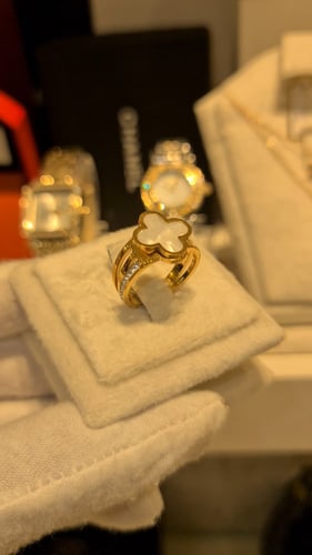 خاتم بتصميم عصري