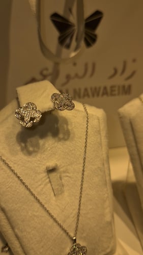 طقم زركون بتصميم الماس