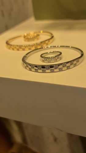 اسوره زركون مع الخاتم