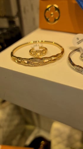 اسوره ناعمه مع الخاتم