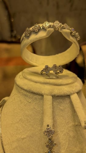 طقم زركون بتصميم الماس