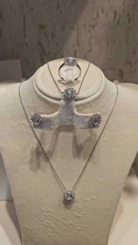 طقم ناعم فضي