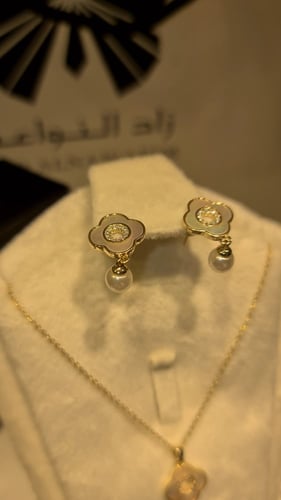 طقم زركون مطلي ذهب.