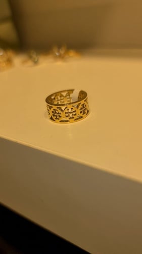 خاتم بتصميم عصري