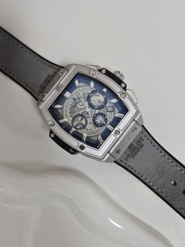 ساعة رجالية عالميه