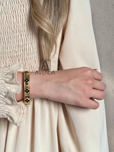 اسورة الزهرة بلون ابيض واسود