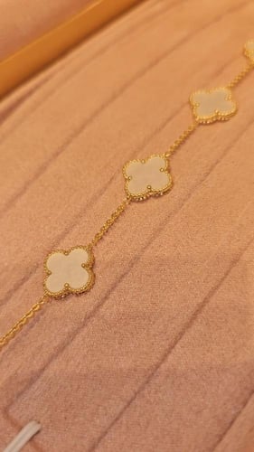 اسوارة الزهرة ماستر باللون الابيض