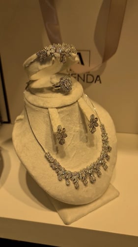 طقم زركون بتصميم الماس