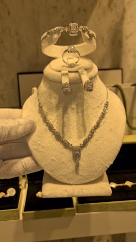 طقم زركون بتصميم الماس