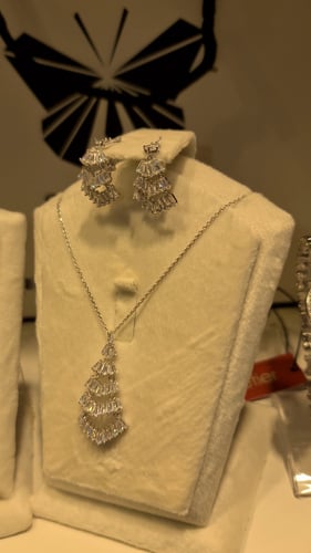 طقم زركون مطلي ذهب.