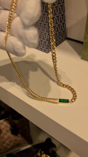 سلسال فاخر مطلي بفص لون اخضر