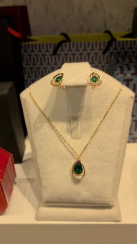 طقم ناعم بزركون لون اخضر مطلي ذهب