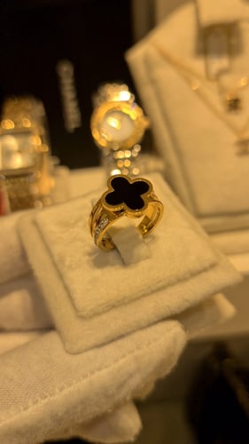 خاتم بتصميم عصري