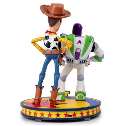 مجسم وودي وباز الموسيقي