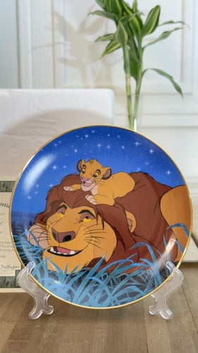 صحن فني - الأسد الملك