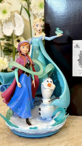 مجسم فروزن المضيء