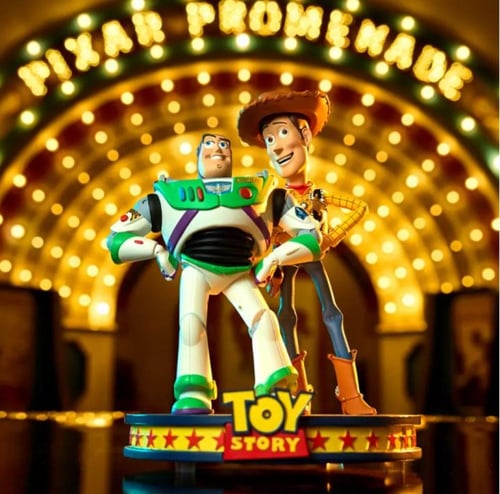 مجسم وودي وباز الموسيقي