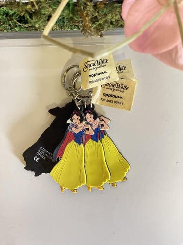 ميدالية مفاتيح ڤنتج - سنووايت