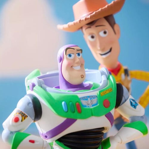 مجسم وودي وباز الموسيقي